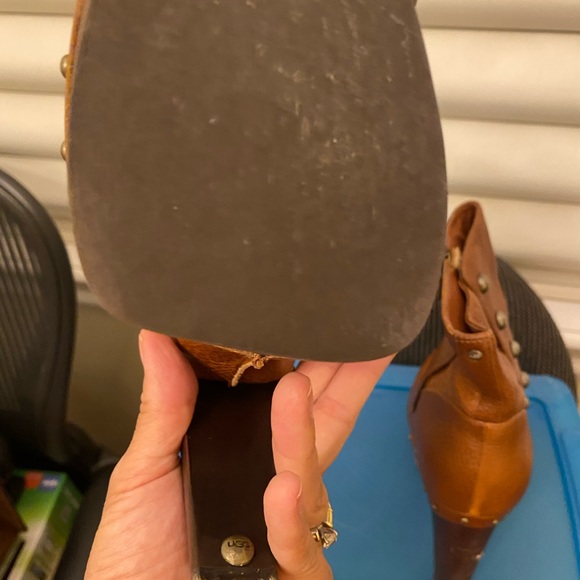 Beautiful Leather UGGS - Picture 9 of 12